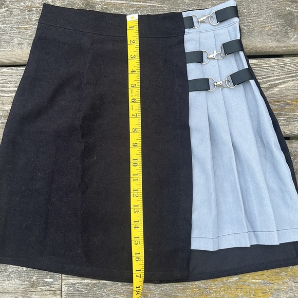 Romwe Black & Gray Pleated Mini Skirt - Picture 4 of 7